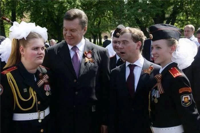 BrSwD3ZIcAAx_Gb.webp