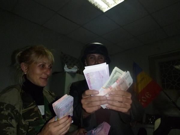 ByVD-DSCAAIbSyI.jpg
