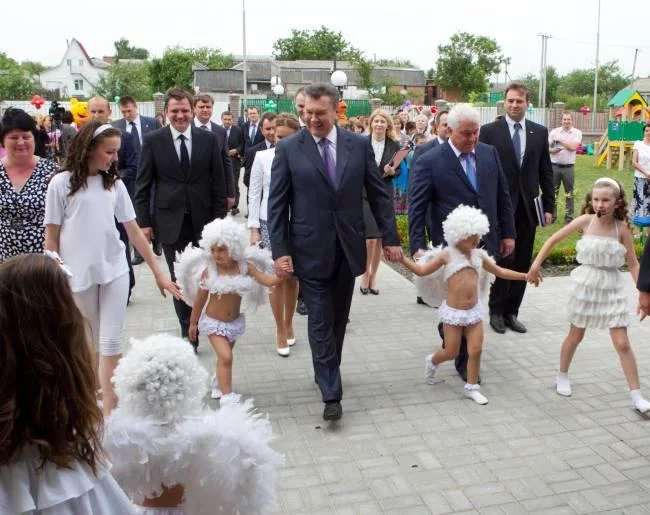 BzK-QD-CAAAgavH.webp