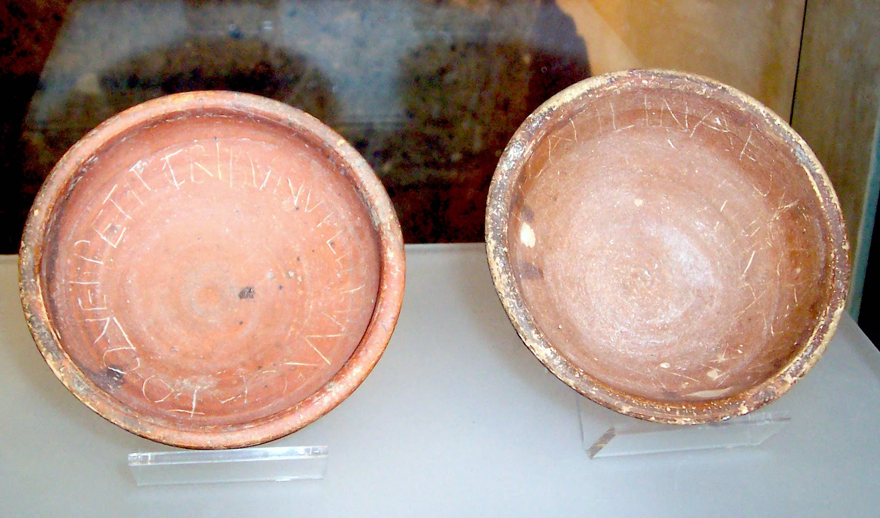 Cato_and_Catilina_propaganda_cups.webp