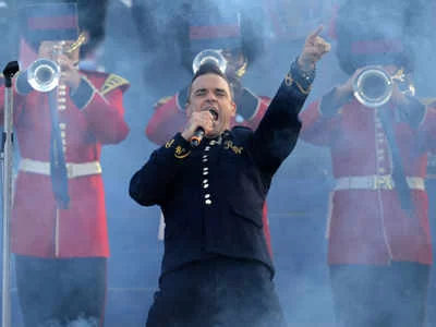 cert-at-Buckingham-Palace-in-London-on-June-4-2012.webp