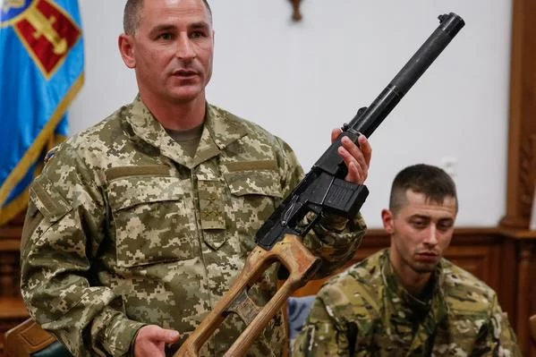 CFT9uk-UEAALdyN.webp