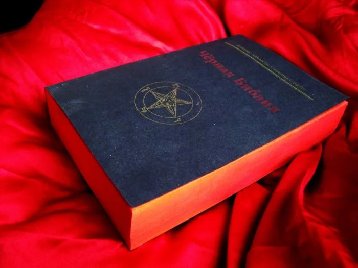 chernaya-bibliya_enl.webp
