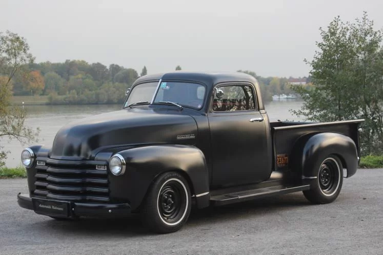 chevrolet_pickup_1952_schwarz_l.webp