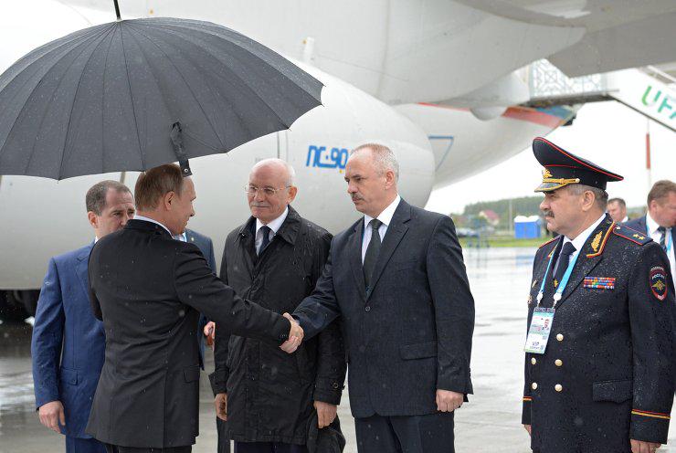 CJYziqyWIAArovo.jpg