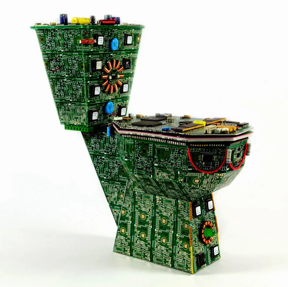 culptures-from-used-Electronics-www-designstack-co.webp