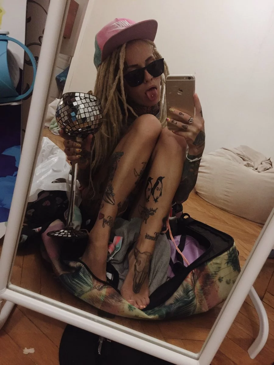 Czf96yQWgAIL1jP.webp