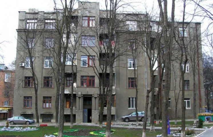 deag9j.webp