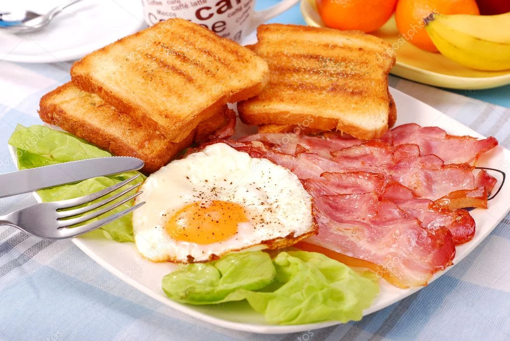 depositphotos_2771016-Bacon-and-eggs-for-breakfast.webp
