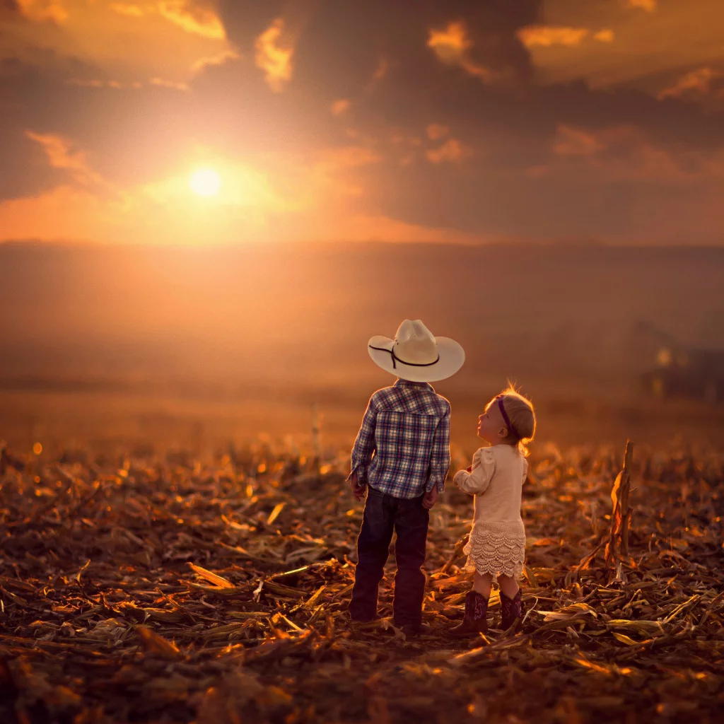 deti-malchik-devochka-pole.webp
