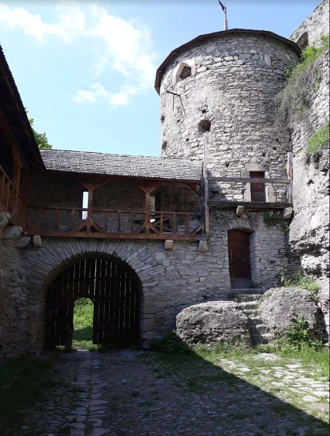dhdh8c.webp