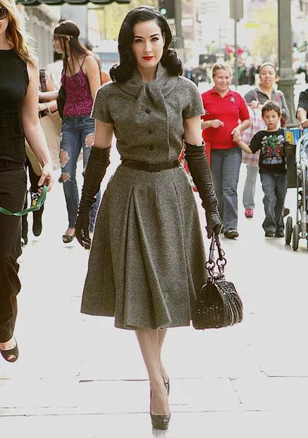 dita_von_teese_251209_14591325.webp
