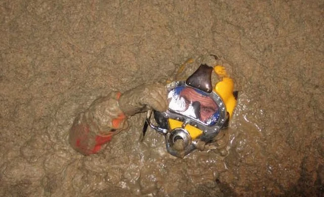 diver-sewage-03.webp