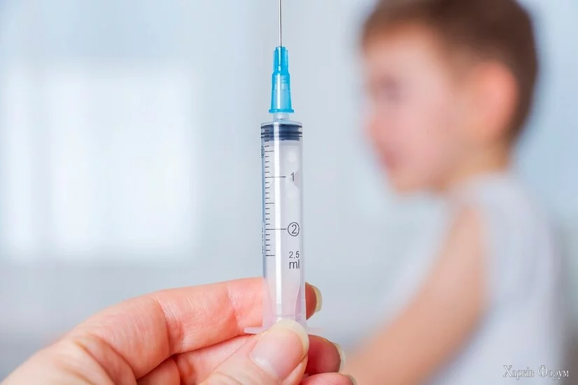 e-womans-hand-holding-syringe-close-up_117645-2897.webp