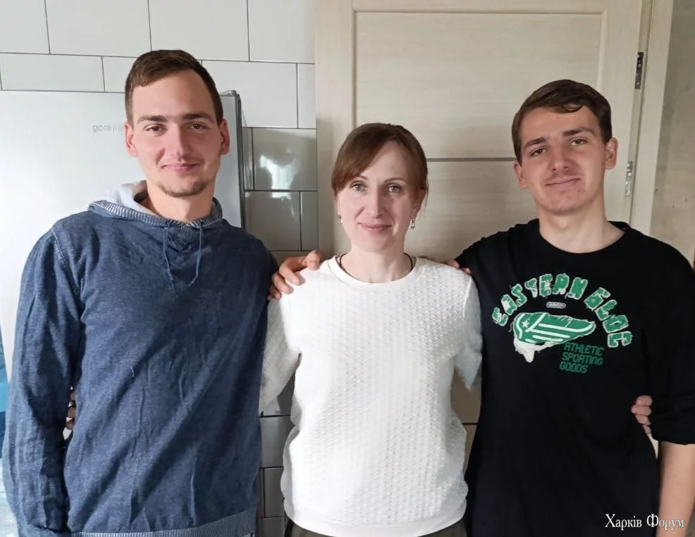 elena-i-synovya.webp