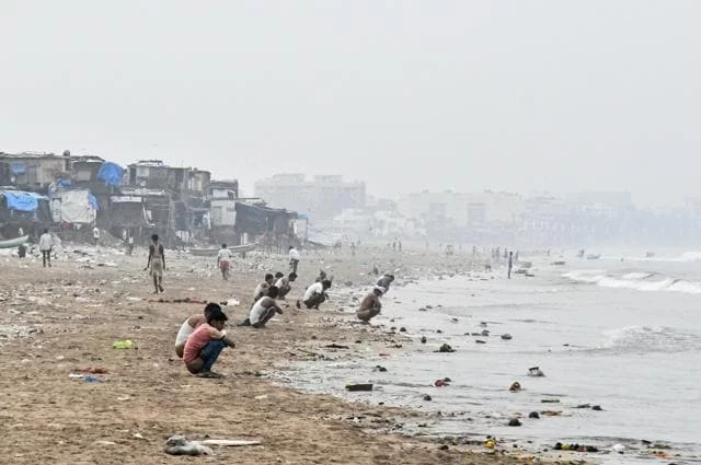 en-defecation_5ce95a3e-a727-11e7-b77f-2f05ee6d8166.webp