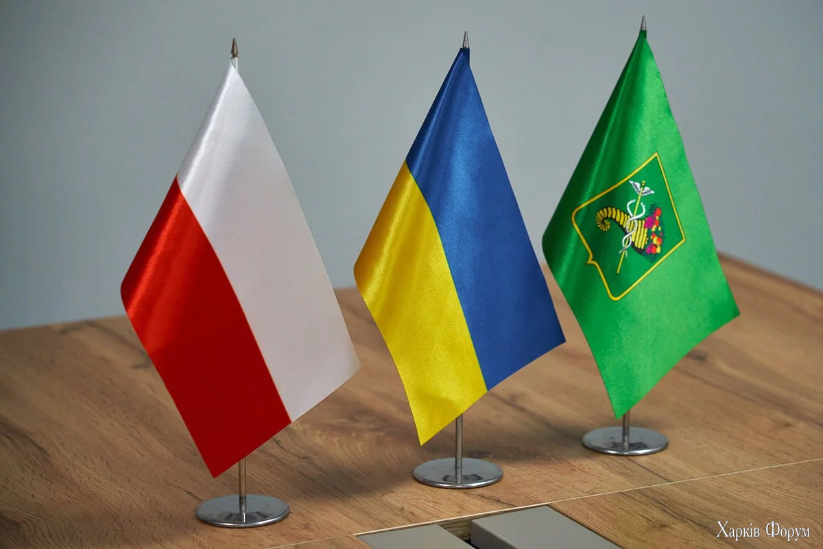 flagi-harkova-polshi-ES.webp