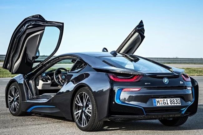 foto-bmw-i8_04-650x433.webp