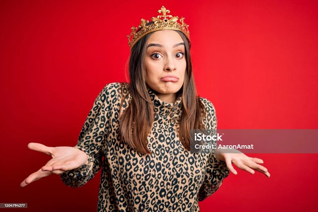 g-golden-crown-queen-over-red-picture-id1204794277.webp