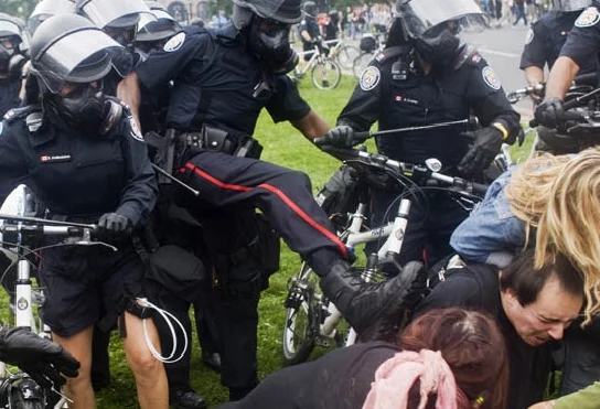 g20-riot-police.webp