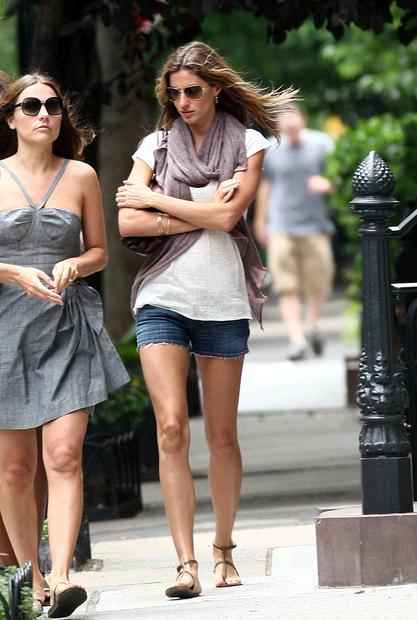 gisele_bundhen_220609_32000822.jpg
