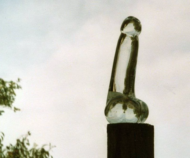 glassPhallus3.webp