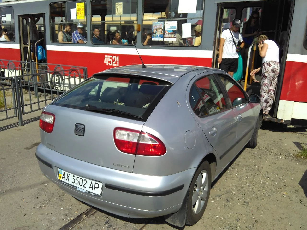 h6qcGyUufsI.webp