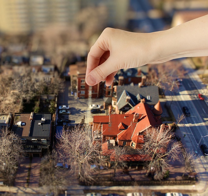 hand-in-tilt-shift.jpg