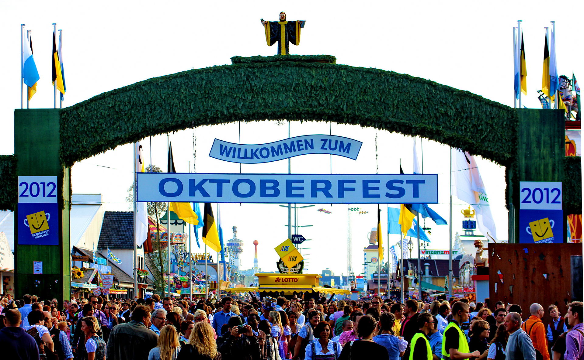 Haupteingang_Oktoberfest.jpg