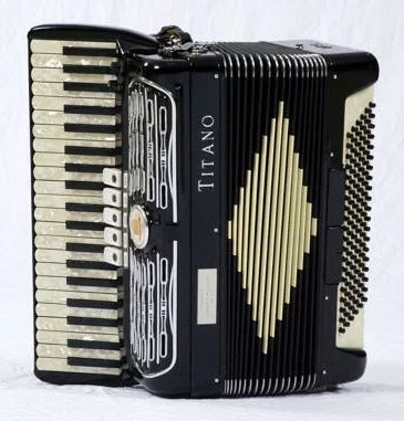 hildrens_Museum_of_Indianapolis_-_Titano_accordion.webp