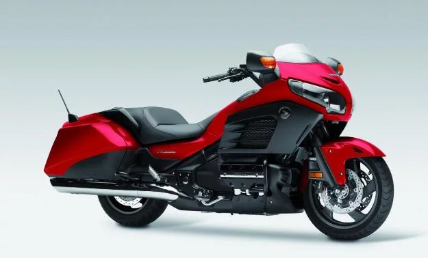 honda_gl_1800_gold_wing_f6b.webp