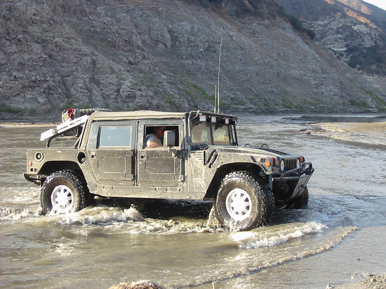 Hummer_H1_mud_1.jpg