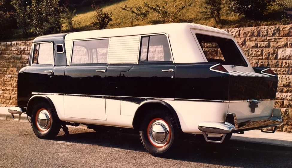 Jeep-FC-105-van2.webp