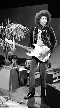 Jimi_Hendrix_1967.webp