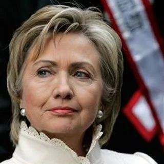 khilari-klinton2.webp
