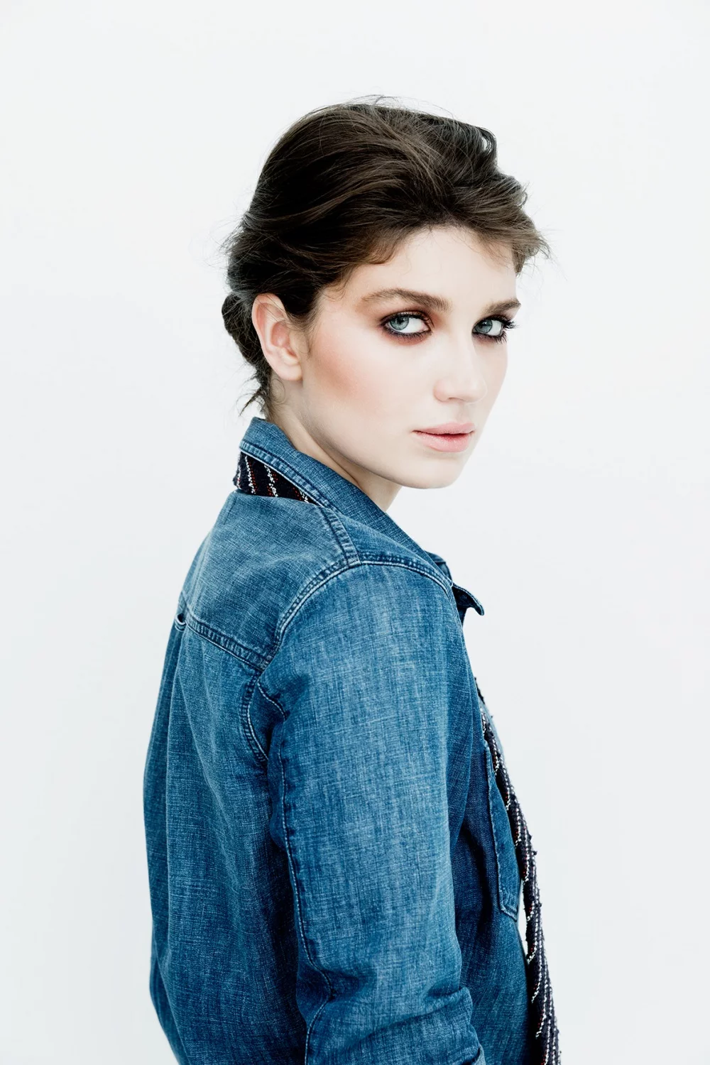 kinopoisk.ru-Eve-Hewson-2526729.webp