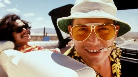 kinopoisk.ru-Fear-and-Loathing-in-Las-Vegas-1812016.jpg
