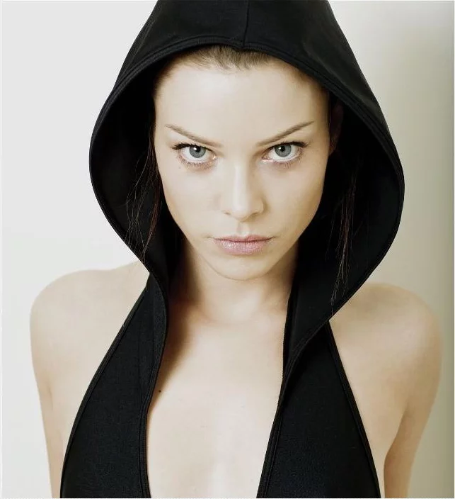 kinopoisk.ru-Lauren-German-2086817.webp