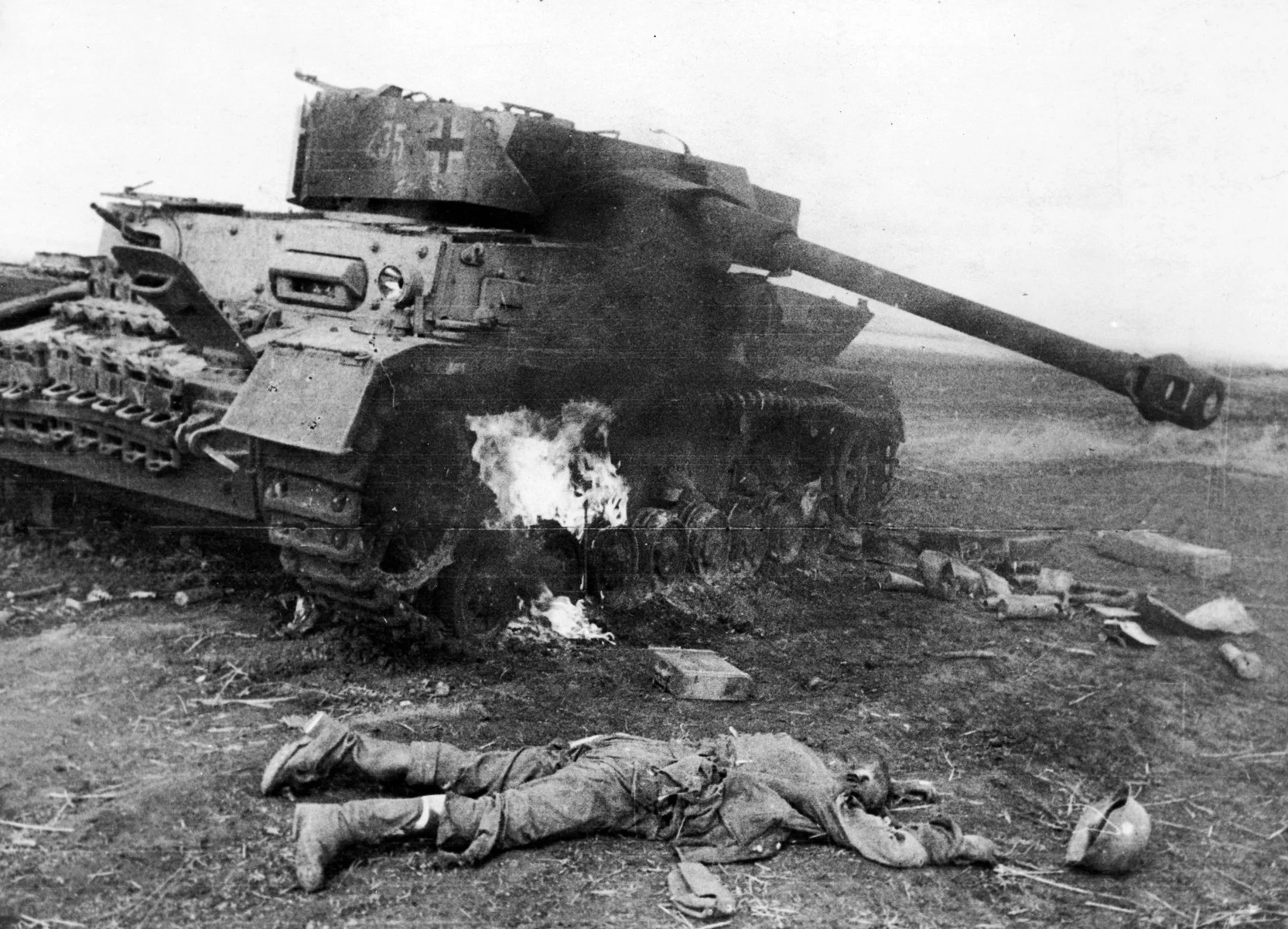 Knoked_panzer_kia_1943.webp