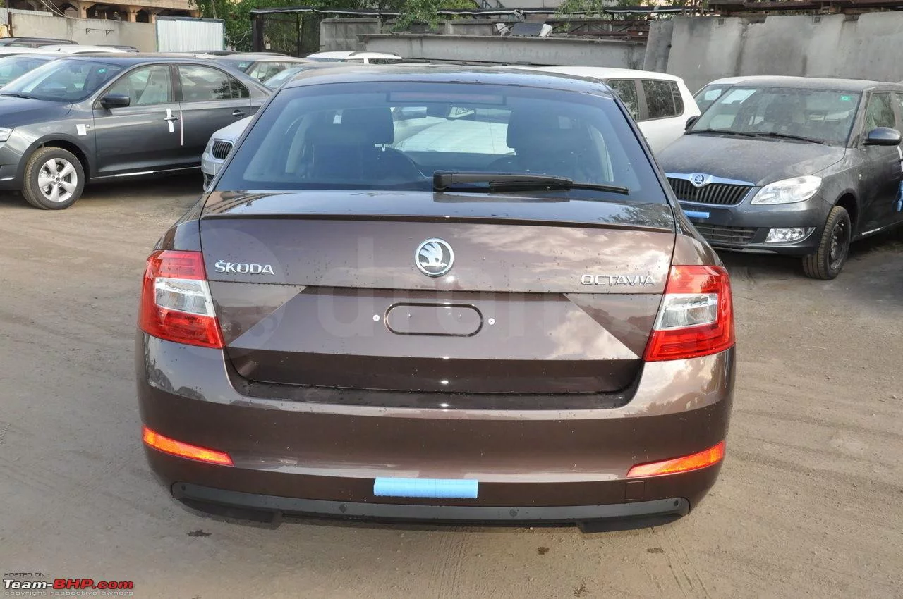 koda-octavia-official-review-skodaoctaviarearwiper.webp