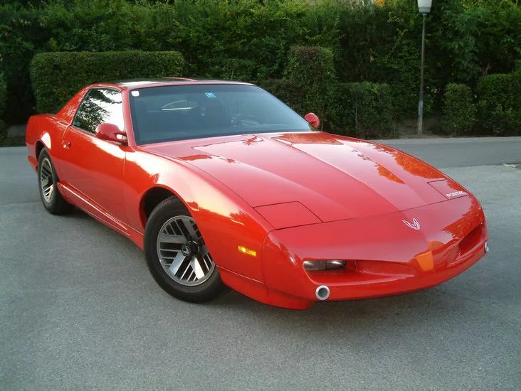 L-Pontiac-firebird-1992.webp