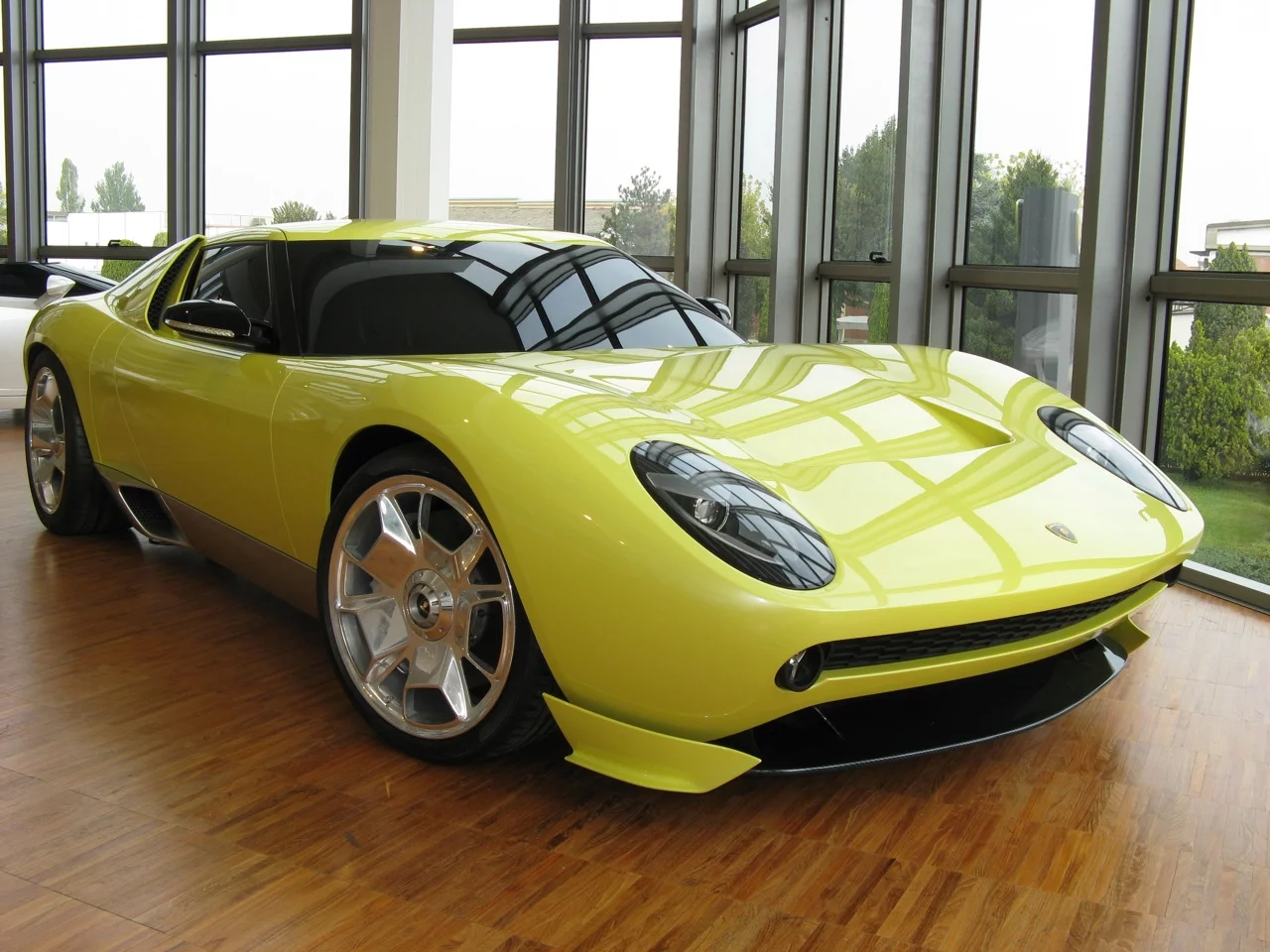Lamborghini_Miura_Concept.webp