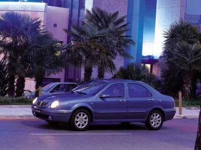 Lancia_Lybra.webp