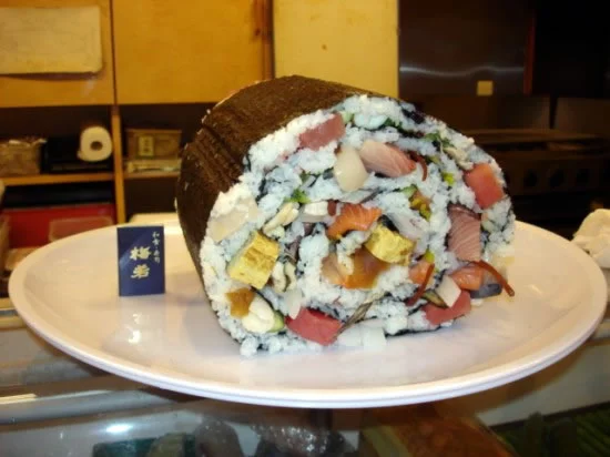 largest_sushi_dish_Umewaka_restaurant.webp
