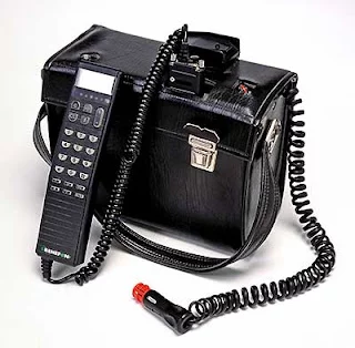 ld's+first+handheld+phone,+the+Mobira+Cityman+900..webp