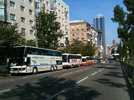lenko,-up.avtobusi-vzdovzh-bul-varu-lesi-ukrajinki.webp