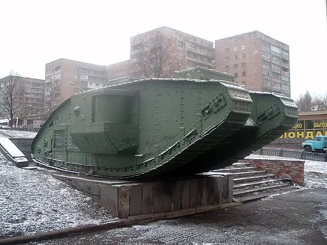 LG_British_tank_WWI_1.webp