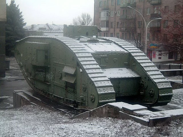 LG_British_tank_WWI_2.webp
