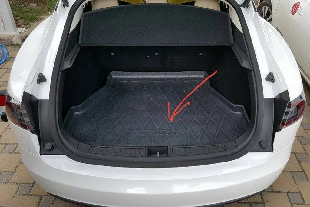 -li-kovriki-ot-slavuty-na-tesla-mini-rassledovanie.webp