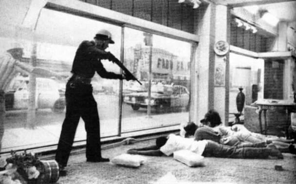 looters_gunpoint.webp
